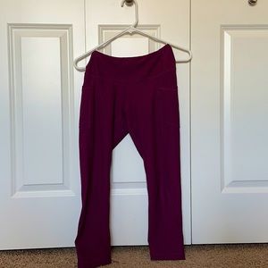 Small 90 degree by Reflex cropped leggings.